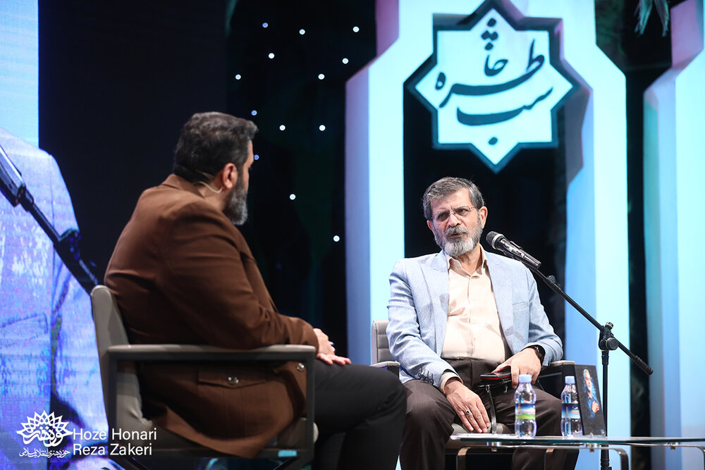 باید در مکتب سیدحسن نصرالله درس ولایت فقیه بگیریم