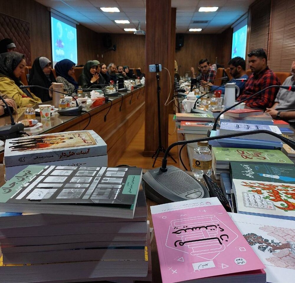 مدیر هنری نشر سورهمهر: به دلیل تنوع مخاطبان از شیوههای مختلف طراحی جلد استفاده میکنیم