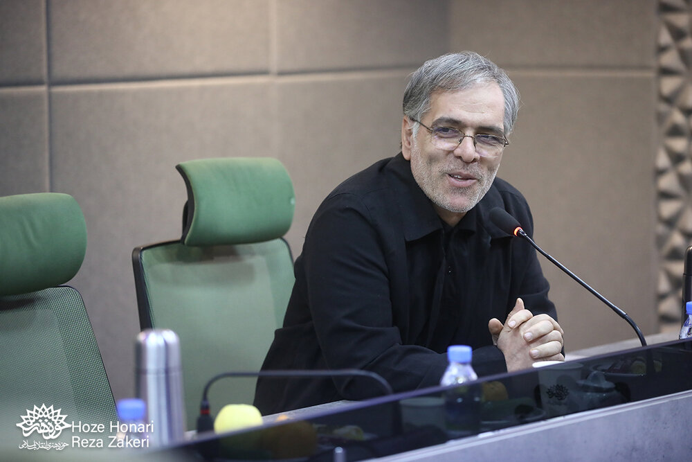 حوزه نقد و تدریس شعر نیاز به فعالیت جدی و دیده شدن بانوان دارد