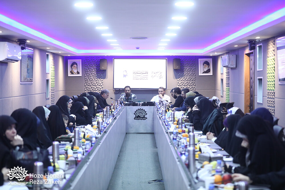 حوزه نقد و تدریس شعر نیاز به فعالیت جدی و دیده شدن بانوان دارد