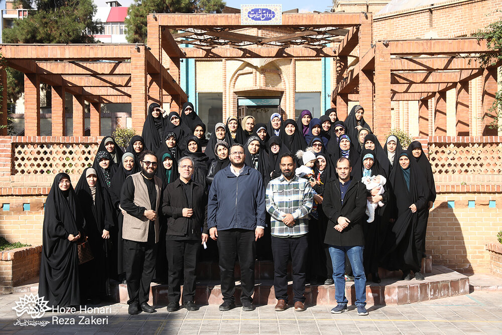 حوزه نقد و تدریس شعر نیاز به فعالیت جدی و دیده شدن بانوان دارد