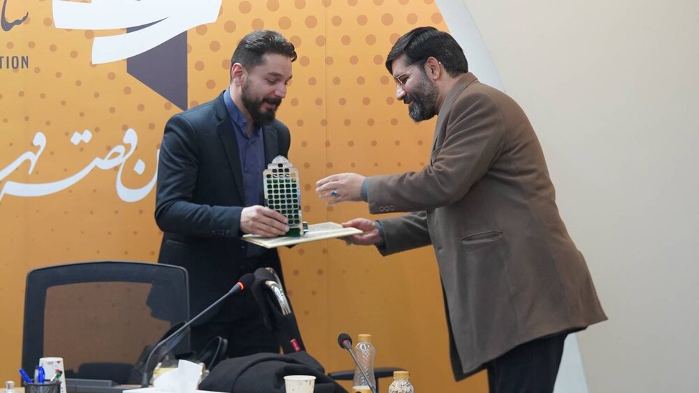 دوره نویسندگی مزین به نام و یاد شهید