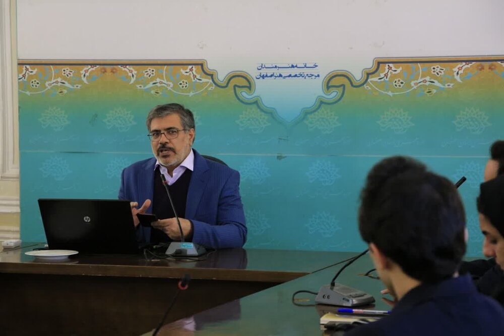 «سکوت وقت تماشای فلامینگوهای بهاری» در اصفهان روی صحنه میرود