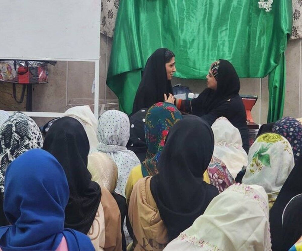 کتاب «جاده کالیفرنیا» در یزد رونمایی شد