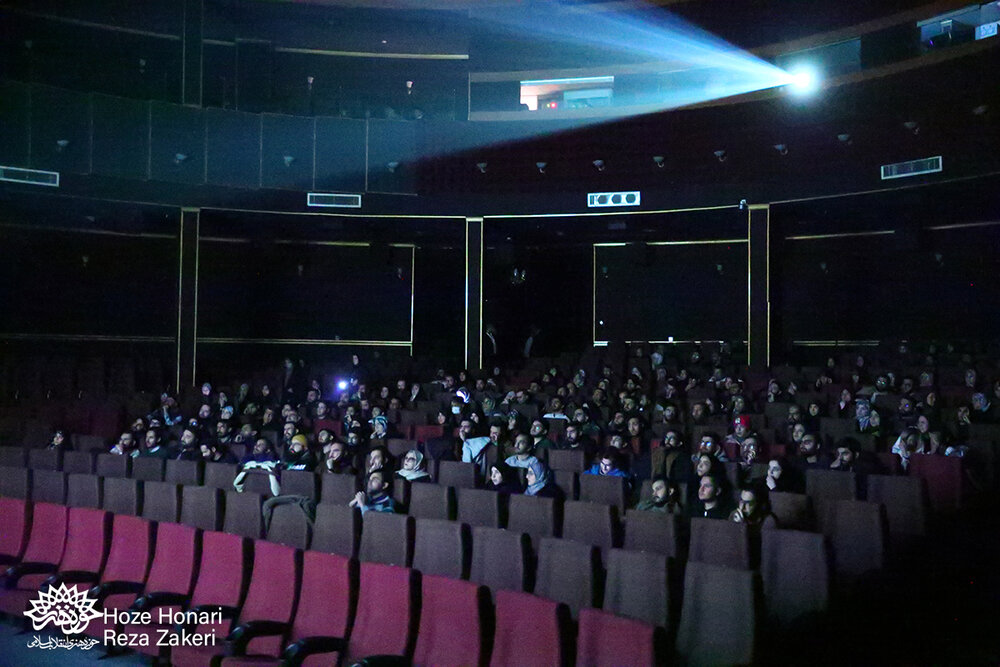 اینجا «سینما سوره»؛ از «دست تنها» تا «شوهر ستاره» تماشایی شدند