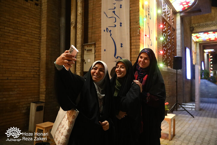 شب دوم اکران در حوزه