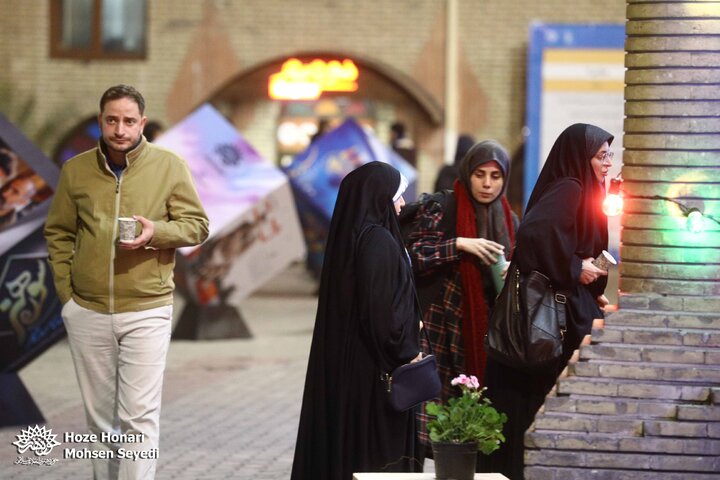 شب دوم اکران در حوزه