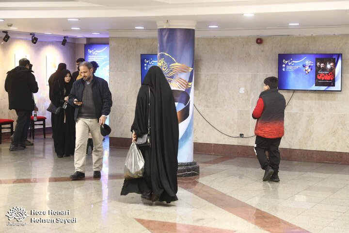 شب دوم اکران در حوزه