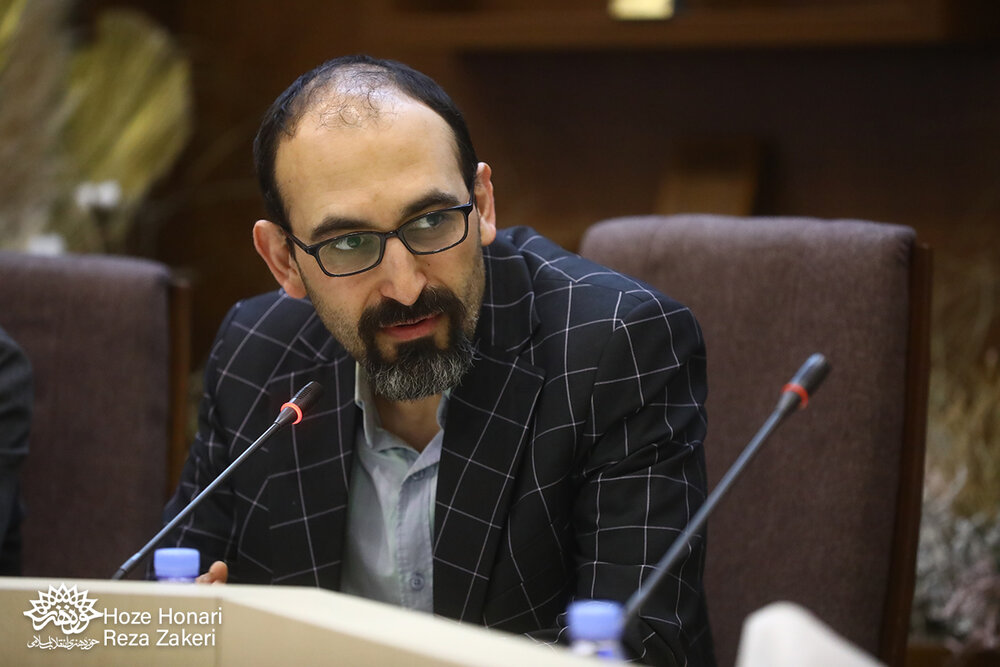 «تاریخ تکوینی شعر انقلاب اسلامی» در حوزه تخصصی شعر انقلاب قدم برداشته است