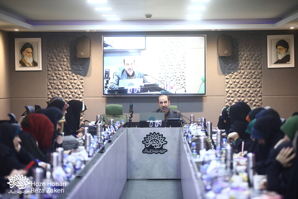 شاعر معترض شاعر محافظه کار نیست!