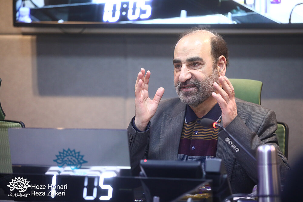 شاعر معترض شاعر محافظه کار نیست!