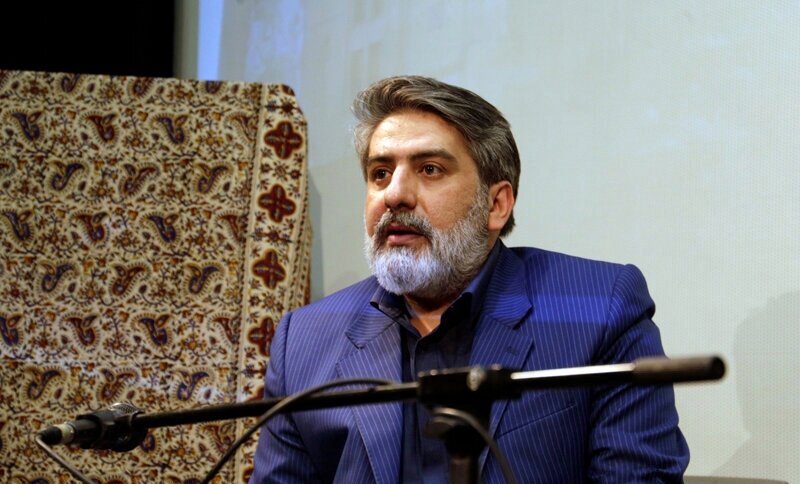 نفت را به عنوان پدیده نفرین شده قلمداد نکنیم