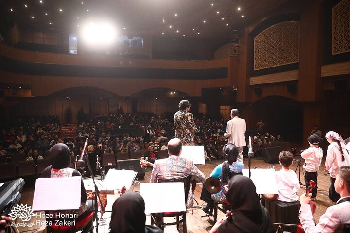 کنسرت نمایش هیچانه خوانی