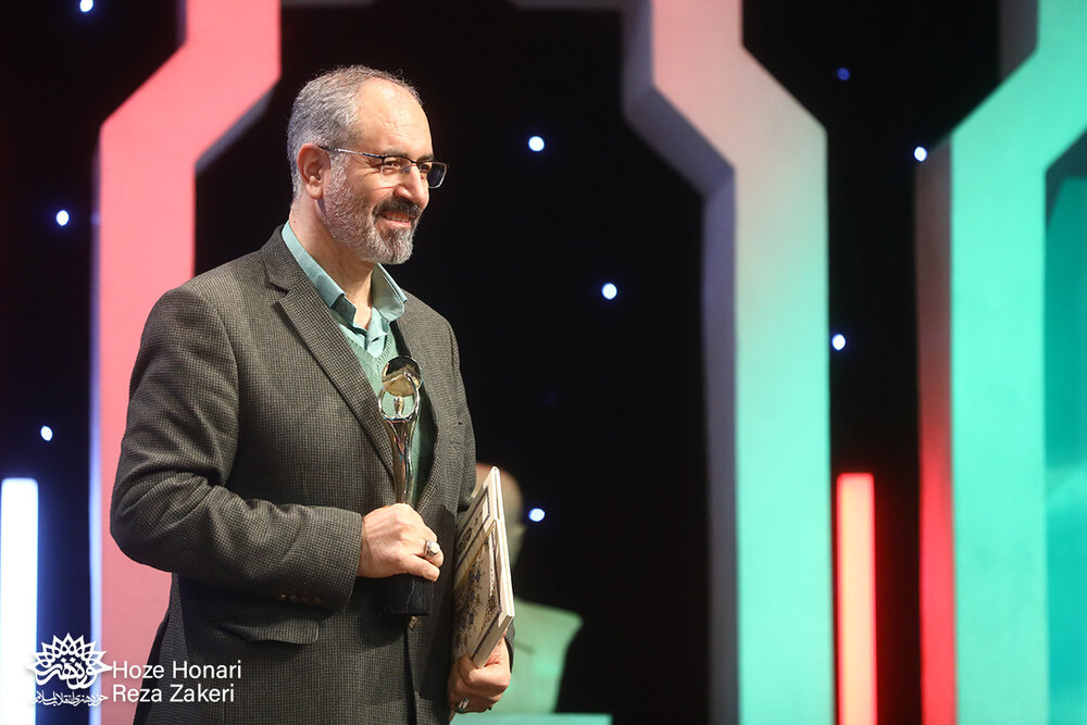تجلیل از هنرمندان حوزه هنری در شب هنر ایثار