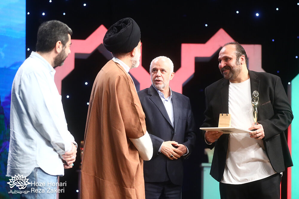 تجلیل از هنرمندان حوزه هنری در شب هنر ایثار