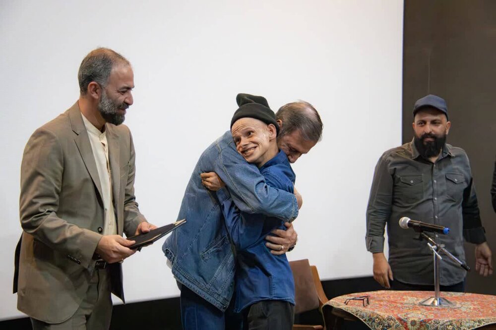 نصرالله قادری: نمایش «قلم روی مین» روایتی متفاوت از شهید آوینی است