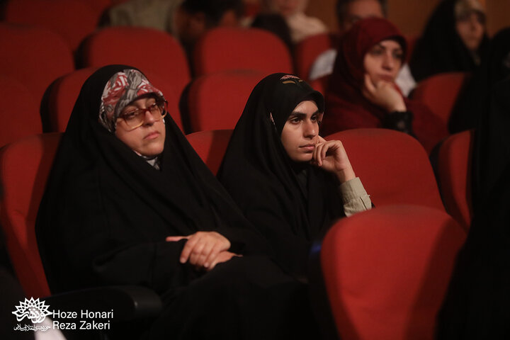 سومین عکاسنامه