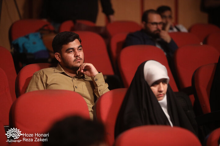 سومین عکاسنامه