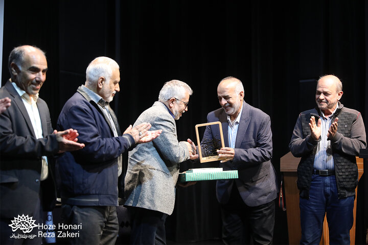 سومین عکاسنامه