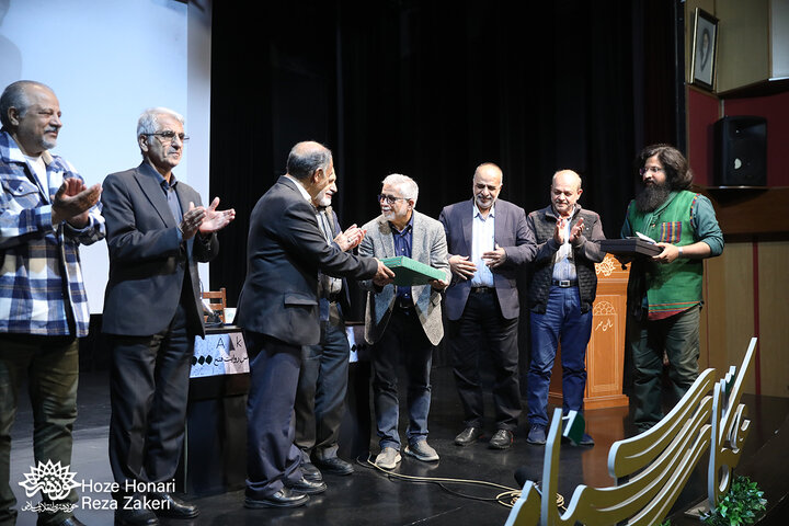 سومین عکاسنامه