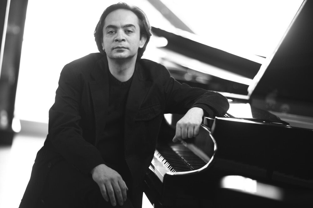 او که پاسپورتش را با هیچ چیز تاخت نمیزند