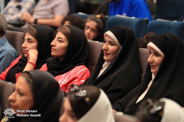 در حلقه