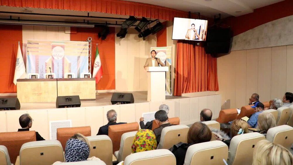 ارتقا سطح تخصصی شعر باید اولویت فعالان این عرصه باشد