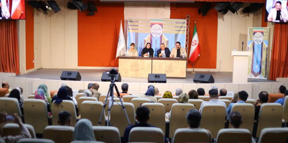 ارتقا سطح تخصصی شعر باید اولویت فعالان این عرصه باشد