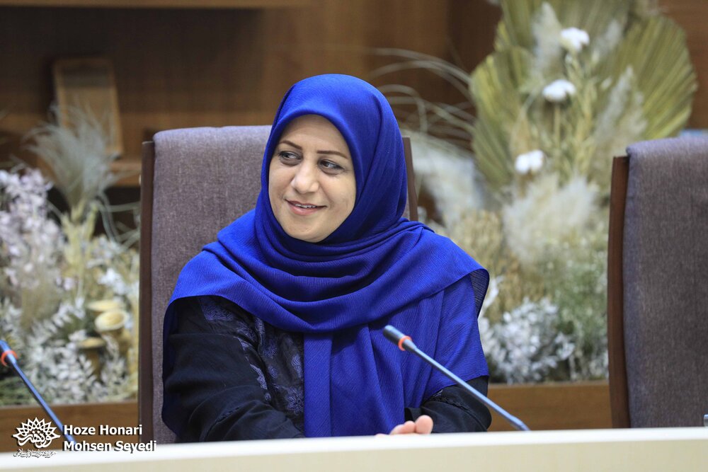 شعر عاشقانهٔ بانوان آمیزهای از جسارت، خلاقیت و در عین حال لطافت است