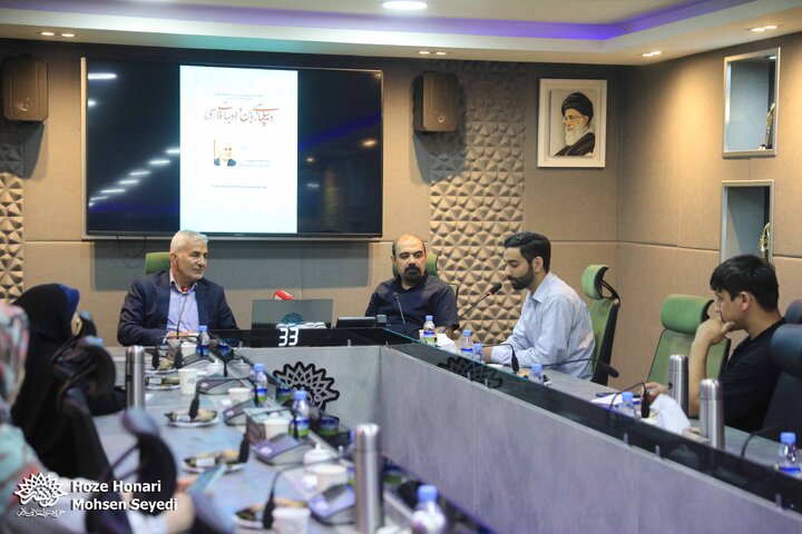 حذف زبان فارسی از فرهنگ افغانستان امری محال است