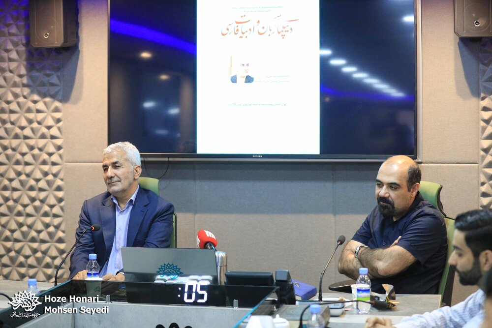 حذف فارسی از فرهنگ افغانستان امری محال است