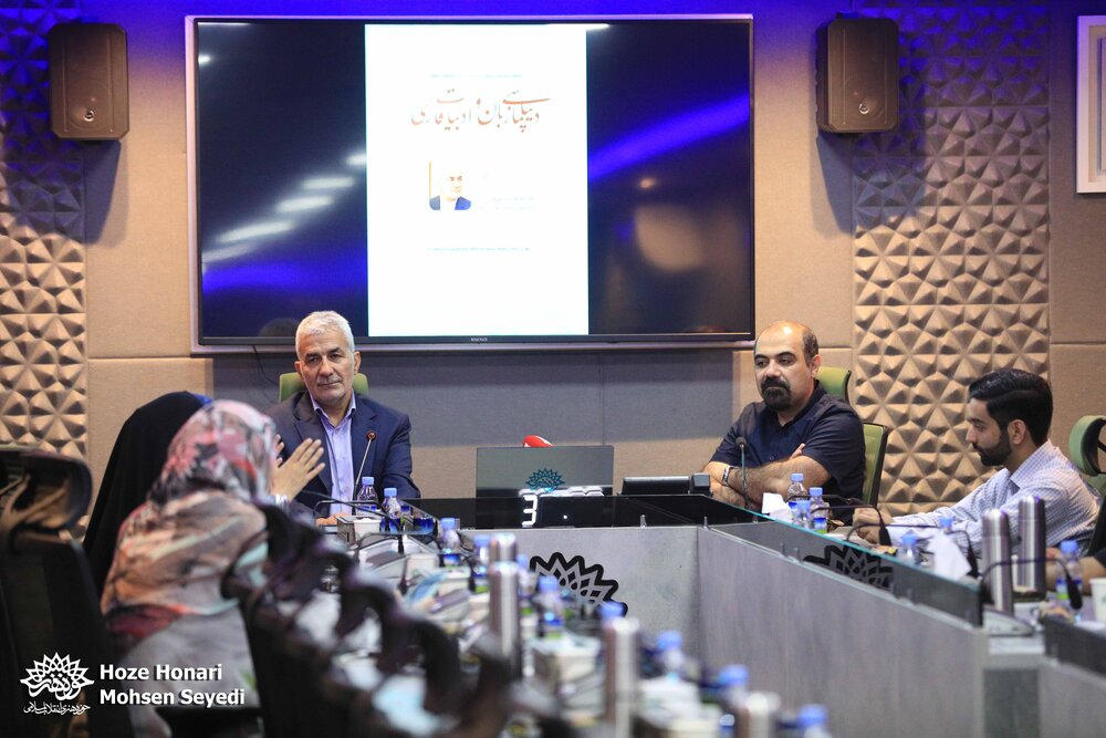 حذف فارسی از فرهنگ افغانستان امری محال است