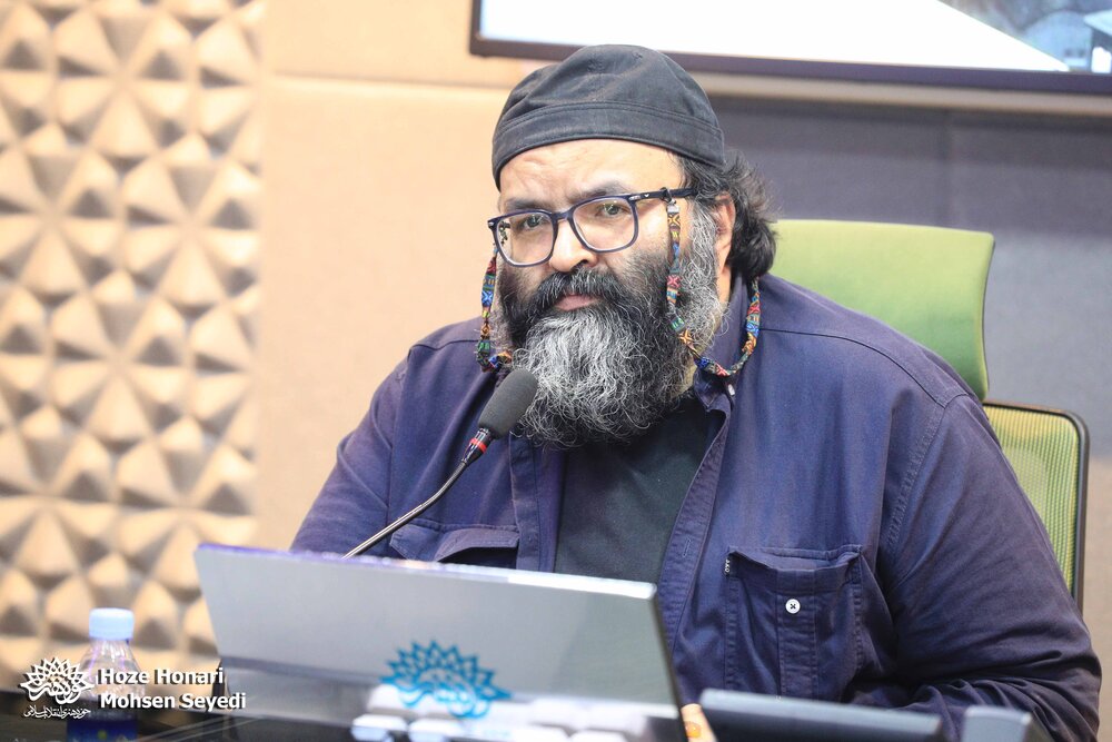 شاعر باید جستجوگر و آگاه به فلسفه وجودی باشد