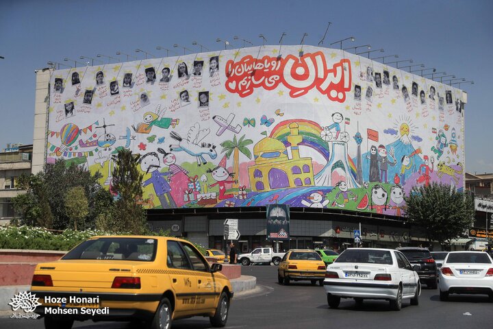 تصویر ۲۷ کودک شهید بر دیوارنگاره میدان انقلاب نقش بست