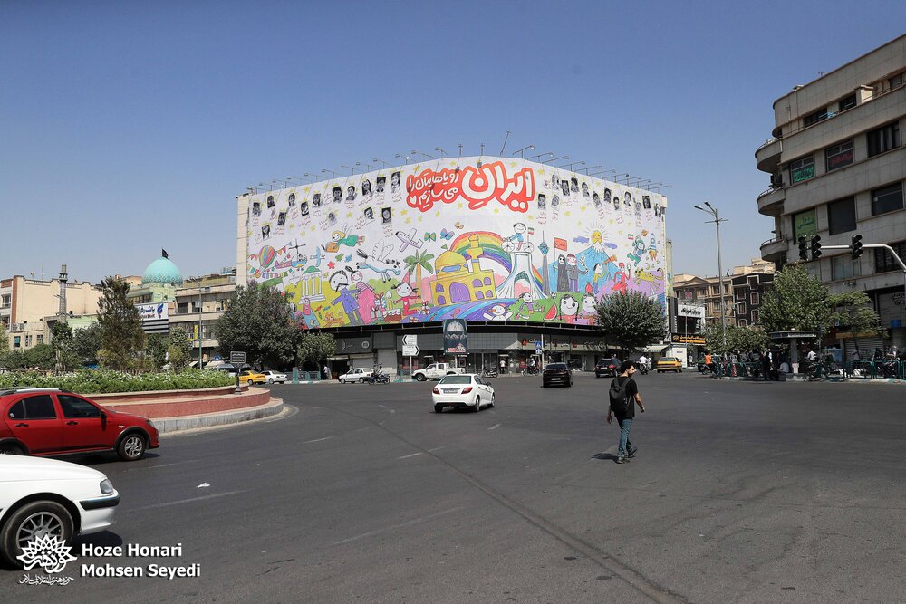 تصویر ۲۷ کودک شهید بر دیوارنگاره میدان انقلاب نقش بست