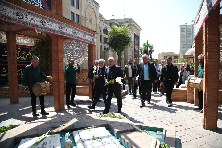 رئیس بنیاد شهید و امور ایثارگران از حوزه هنری بازدید کرد+ تصویر