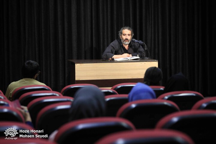 منش فروتنانه بیهقی در برابر بزرگان زمانه