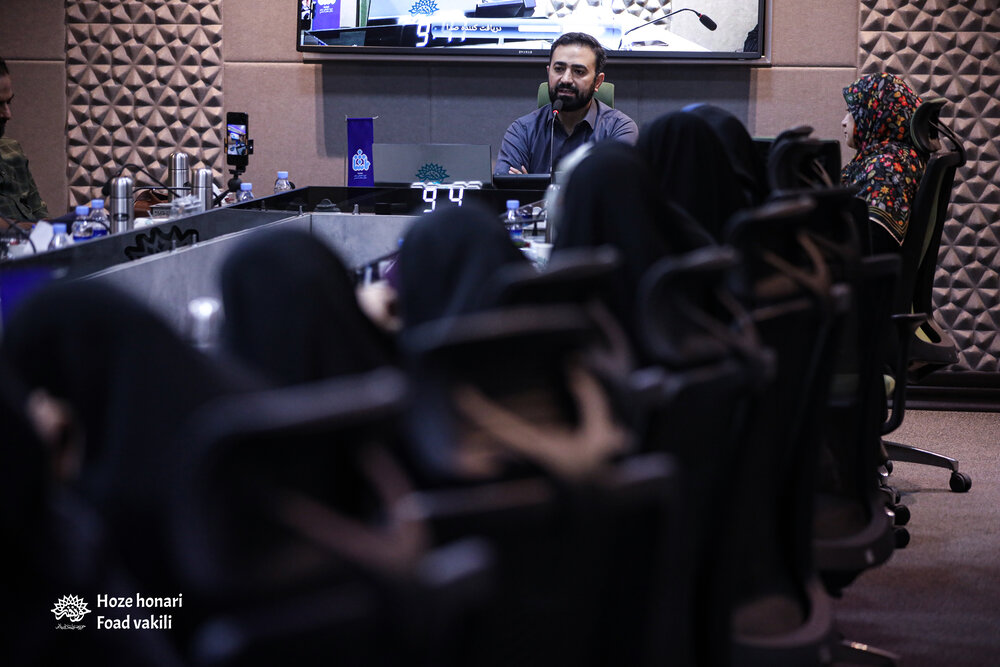 زبان استعاری زنانه در شعر فارسی؛ راز بیهمتایی غزل ایرانی