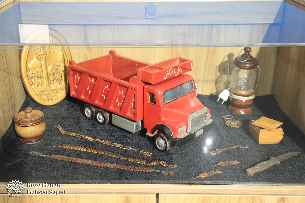 «آوازهای دوردست» افتتاح شد/ دست‌سازه‌هایی که از خلاقیت در دل فقدان می‌گویند