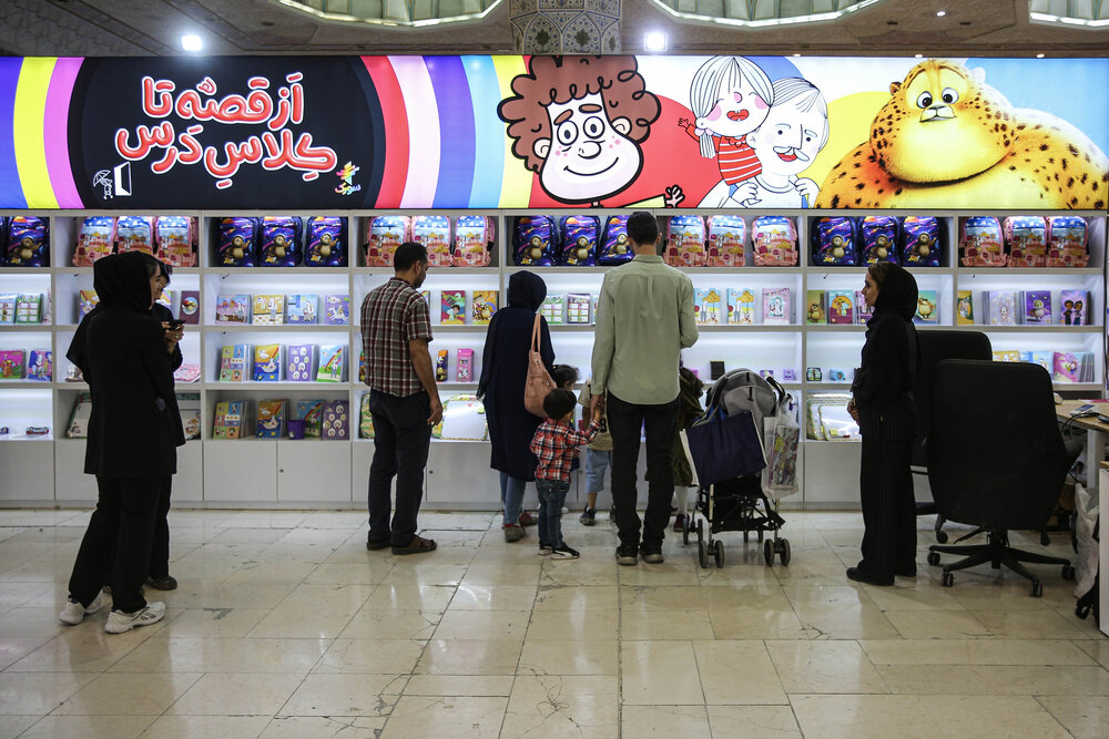 شخصیت‌های کارتونی سوره در نمایشگاه نوشت افزار ایرانی