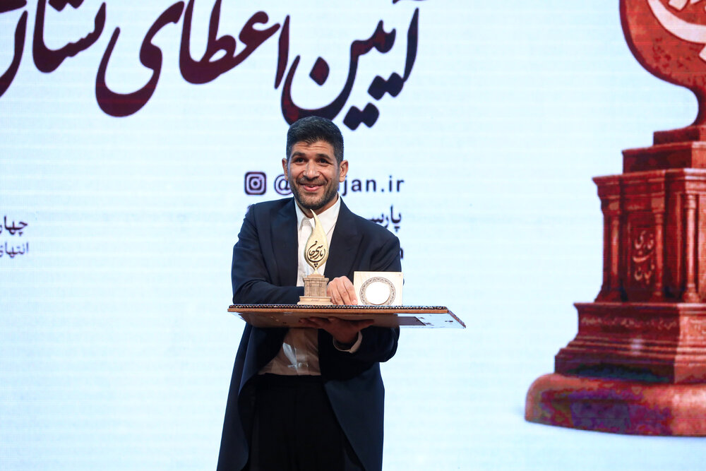 نشان «پارسی جان» به سیدمحمد مناجاتی اعطا شد/ مجالی برای پرداختن به زبان فارسی