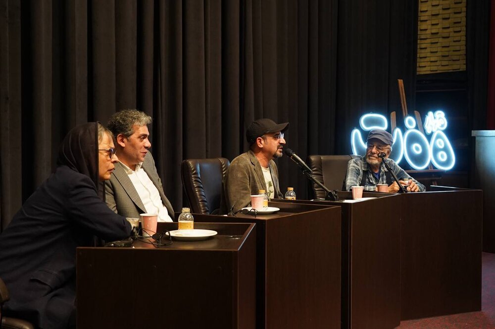 حاجیان: «مدیا» بچه‌ها را سِحر کرده است / از بچه‌های نسل جدید عقب مانده‌ایم