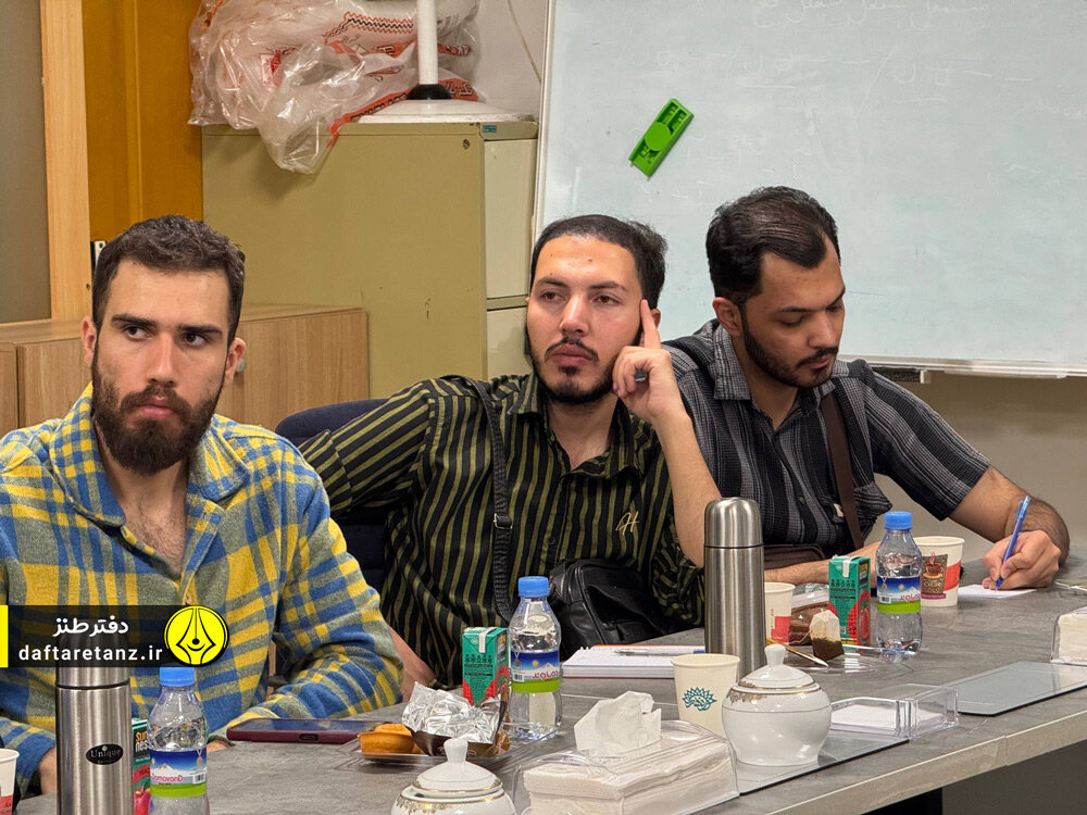 پرورش نویسندگان طنز و انتقال تجربه بین نسل‌ها