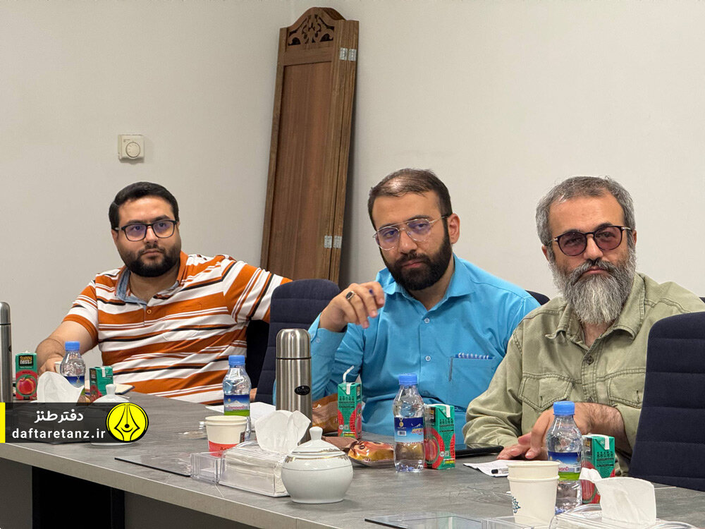 پرورش نویسندگان طنز و انتقال تجربه بین نسل‌ها