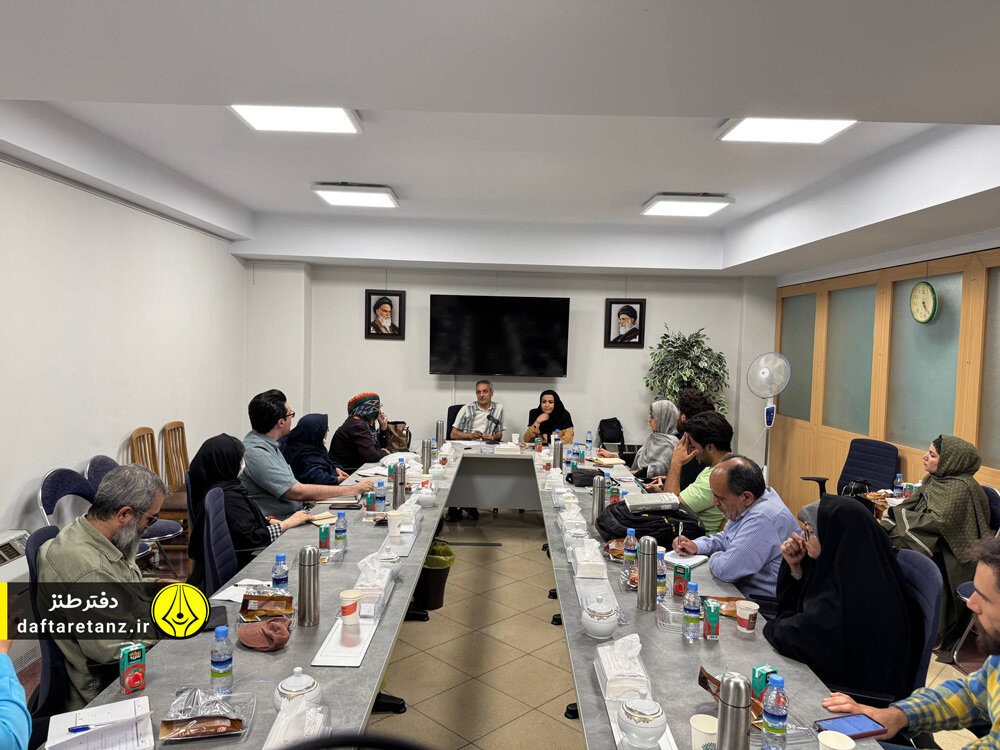 پرورش نویسندگان طنز و انتقال تجربه بین نسل‌ها