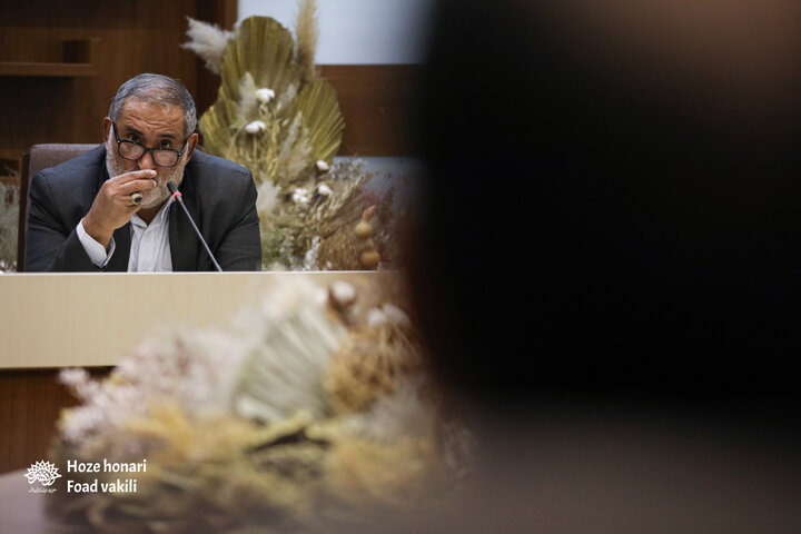 «حکمت و حکایت در زبان فارسی»