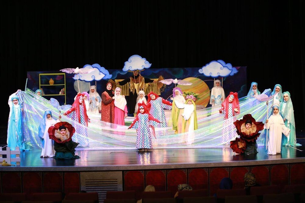 «دنیا و یه روز عجیب»؛ نمایشی دخترانه برای دلهای مادرانه