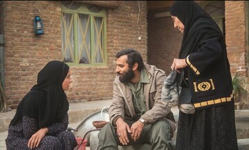 بغض دختر شهید از دیدن گریم بازیگر نقش پدرش