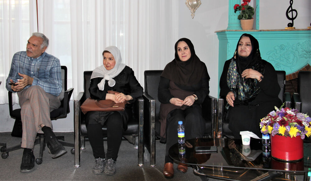 کانون پیش‌کسوتان حوزه هنری از راضیه تجار تقدیر کرد