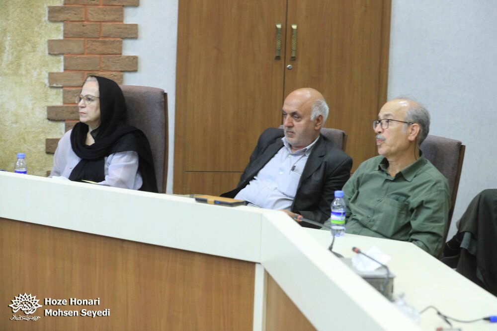 در نگاه حافظ، عشق راهنمای انسان است